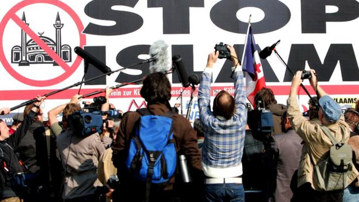 تجريم الإسلام: حدث خلط بين حرب بوش على الإرهاب وبين الحرب على الإسلام بحيث صارت قراءة القرآن في العلن مثلا مشابهة لإشهار السلاح وأصبحت اللحى الطويلة محل اشتباه إلى أن أثبتت تفجيرات النرويج العكس.