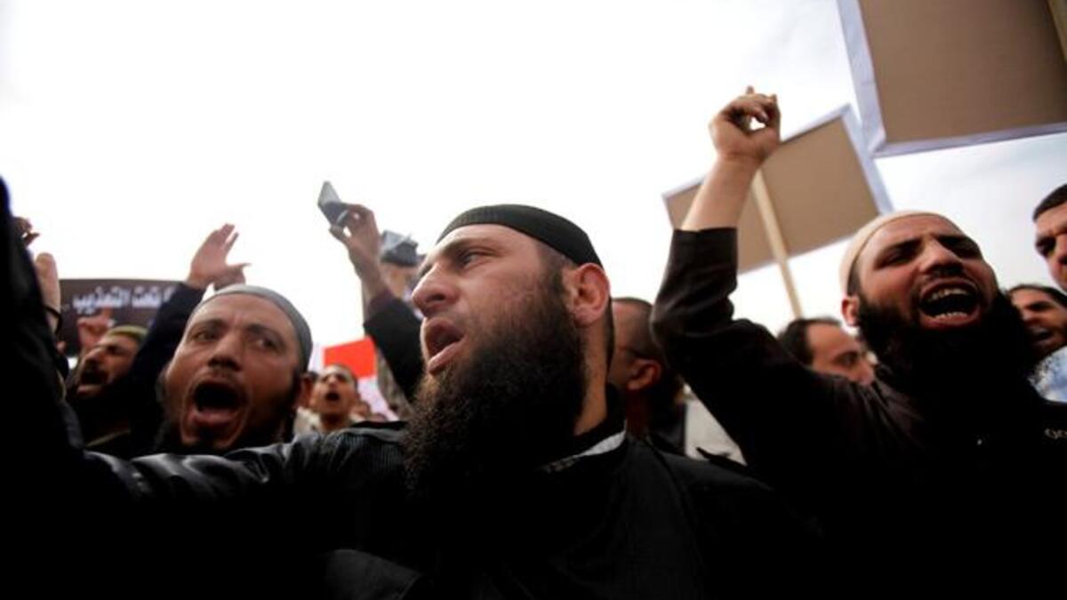 تحول السلفيون ليصبحوا أكبر المعارضين للحكومات على عكس المألوف؛ وصارت تربية اللحى مدعاة للافتخار بين منتسبي القاعدة على سبيل المثال.