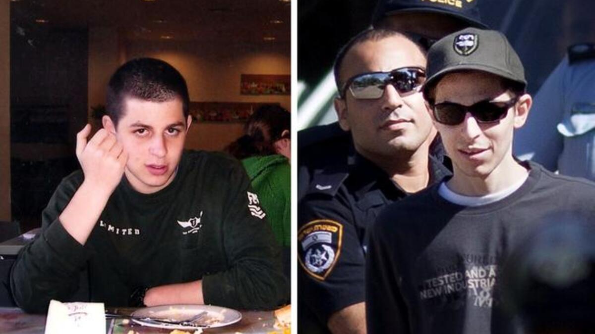 تضمنت الصفقة التي أطلق عليها "صفقة شاليط" الإفراج عن جلعاد شاليط مقابل ١٠٥- أسيرا فلسطينيا في سجون الاحتلال بسبب تهم مختلفة. سجن بعضهم لجرائم "فكرية" مثل الأكاديميين وكثير منهم اعتقلوا دون أسباب واضحة. مع حلول الصفقة كان عمر شاليط قد أصبح ٢٥ عاما.