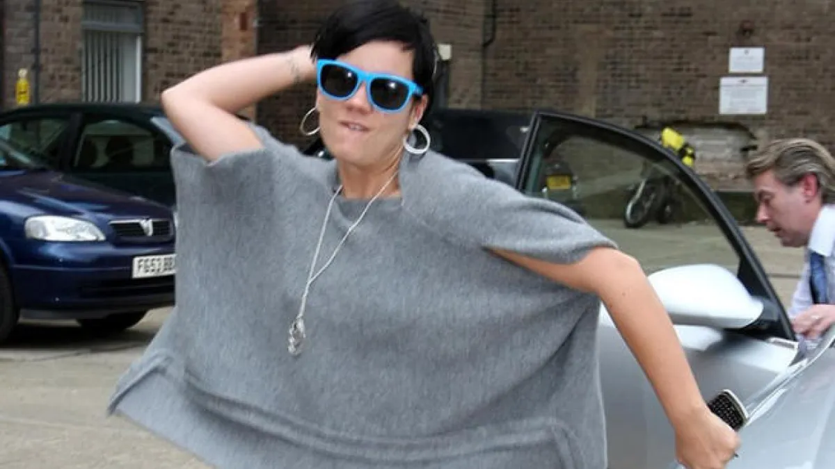 lily allen shoe attack