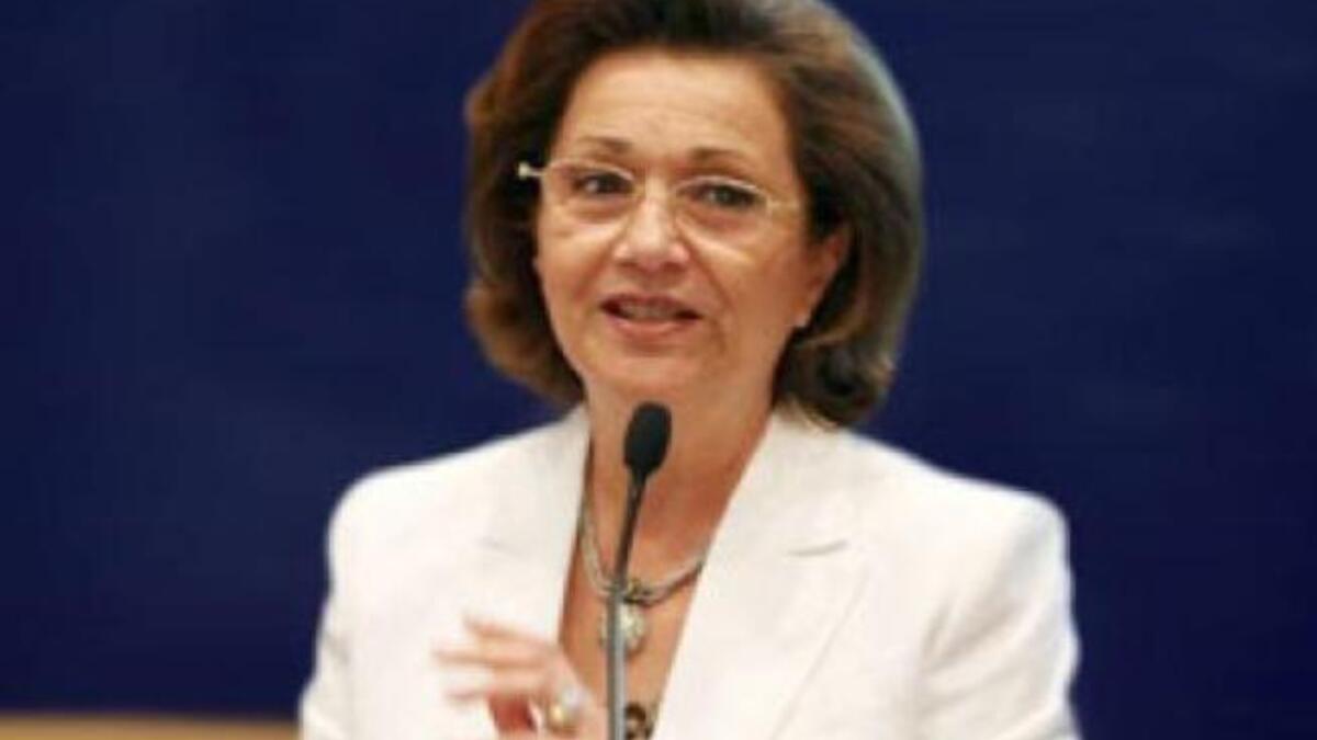 لها دور كبير فى اختلاسات اموال التبرعات الخاصة بالمشاريع الخيرية وكذلك فساد عائلتها وتحكمهم فى اقتصاديات كبيرة فى مصر.