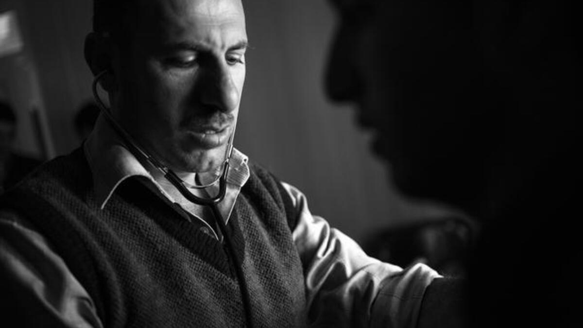 doctor works in camp (Photo UNHCR/ B. Sokol)