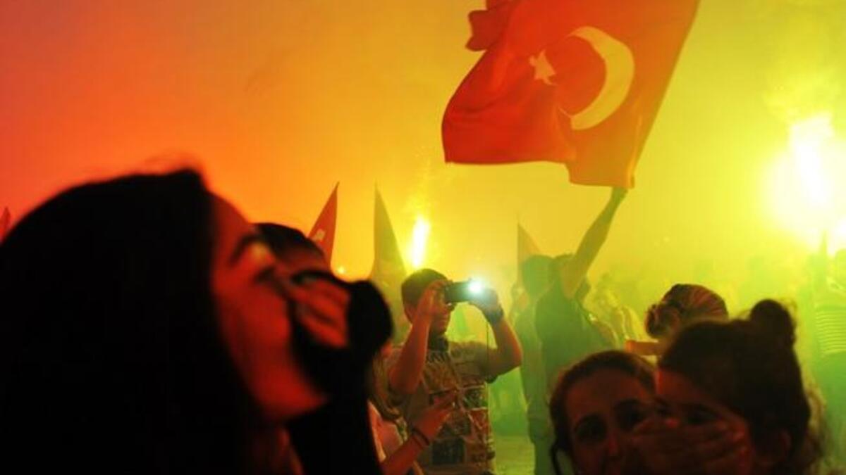 Gas masks are the must-have accessory if you’re heading to a Turkey demo. If the police teargas doesn’t get you, then the smoke will! Protestors in Izmir put on quite a show, setting off fireworks and flares during a demonstration in Gundogdu square