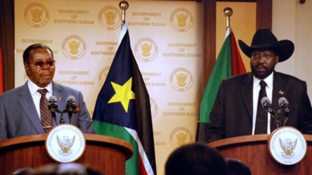 SUDAN: Southern Sudanese President Salva Kiir (R) and African Union head and Malawian President Bingu wa Mutharika give a joint press conference, January 26, 2011.