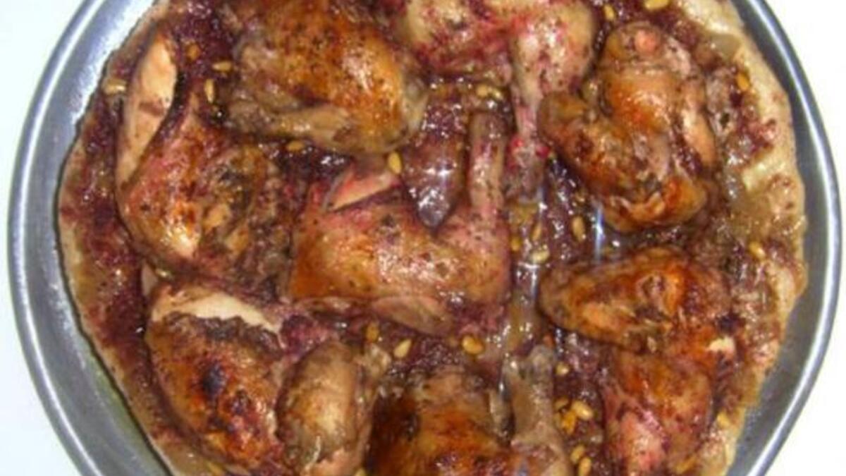 المسخن: وهي أكلة فلسطينية تصنع من الدجاج والبصل وزيت الزيتون وخبز خاص لها يسمى "الطابون" بالإضافة إلى "السماق" الذي يعطيها نكهة مميزة  وشكل مميز.