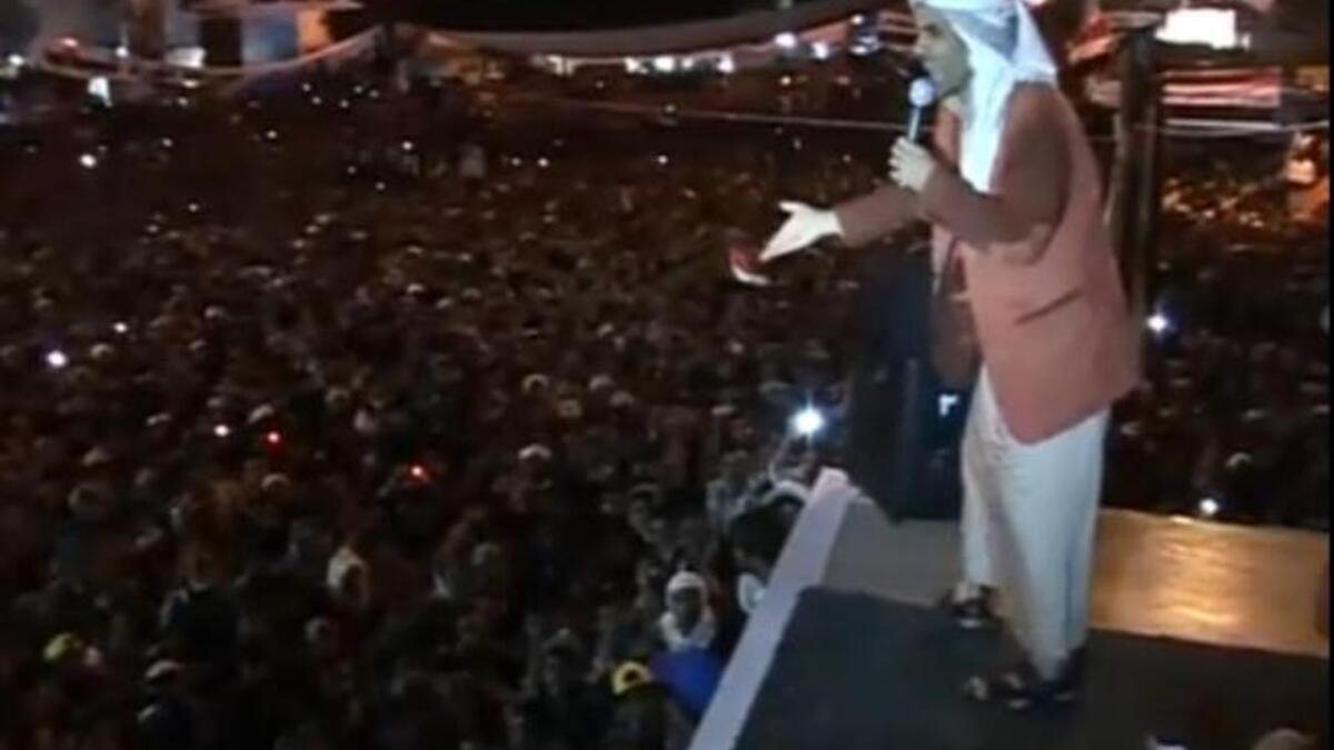 Music artist,  Muhammed Adroou’ay –outspoken in his lyrics since 2007, appears now on stage performing for the people in  Sana’a ‘igleh’ (get out!), dedicated once again to a leader who overstayed his welcome. Not getting the message.