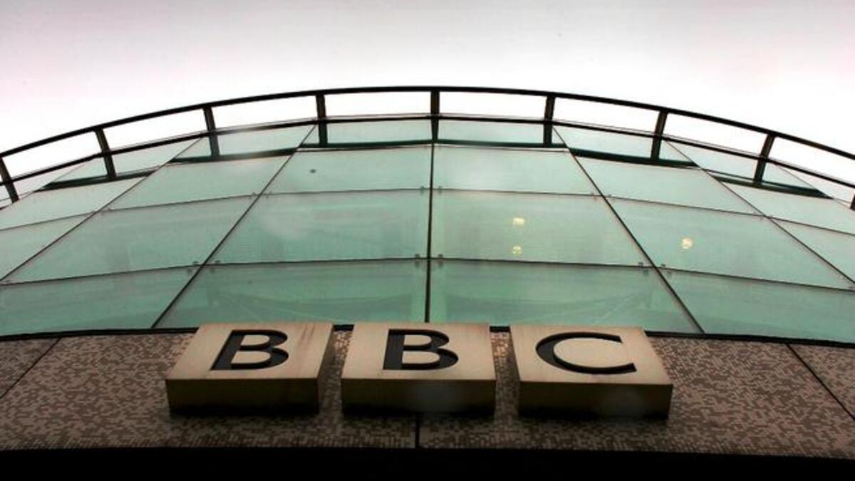 أجرت البي بي سي تحقيقا في مايو ٢٠١١م خَلُصَ إلى أن ماء زمزم ملوث بالبكتيريا والزرنيخ أعلى بثلاث مرات من النسبة المسموح بها في الولايات المتحدة. أثارت هذه النتيجة مخاوف بخصوص صحة المسلمين الذين يشربون ماء زمزم التجاري.