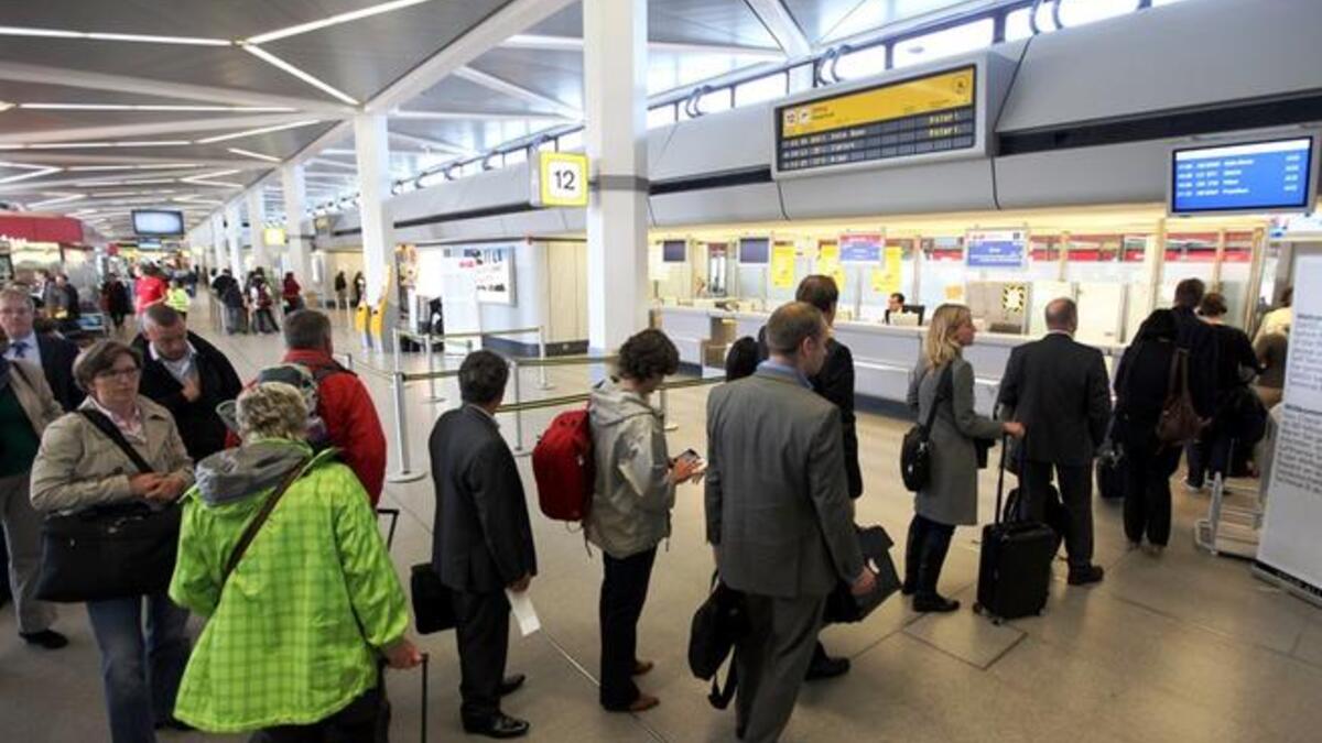 Arabs abroad don't queue or stand behind yellow lines