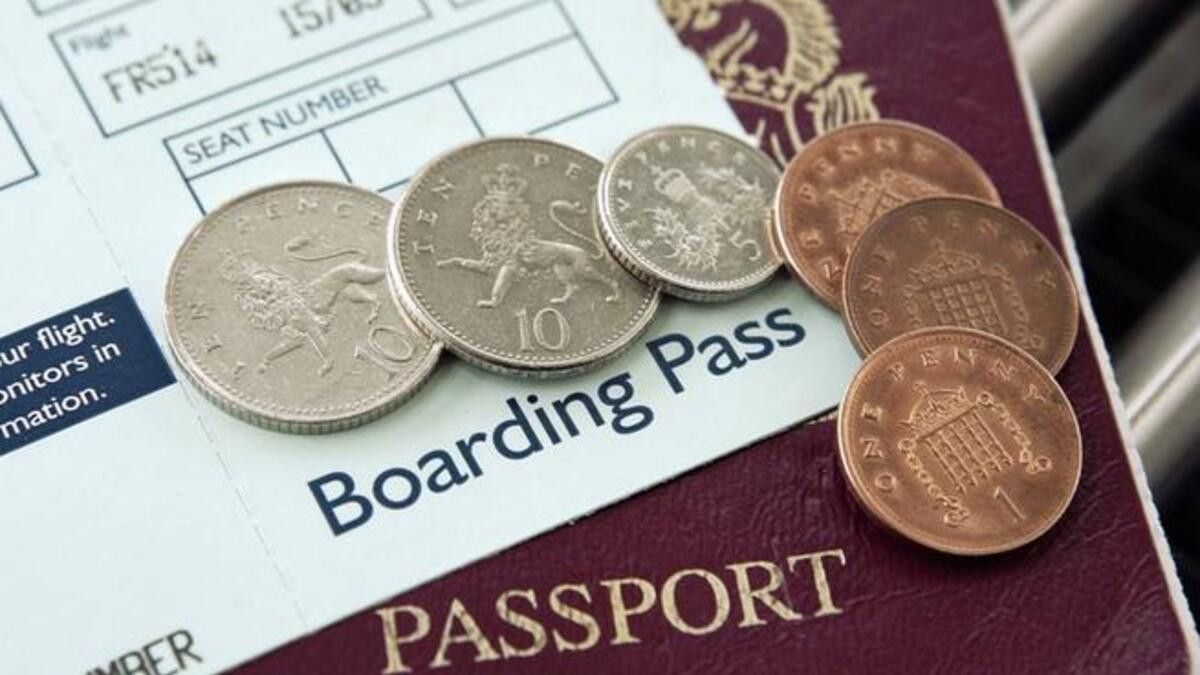 جوازات وعملات معدنية إنجليزية