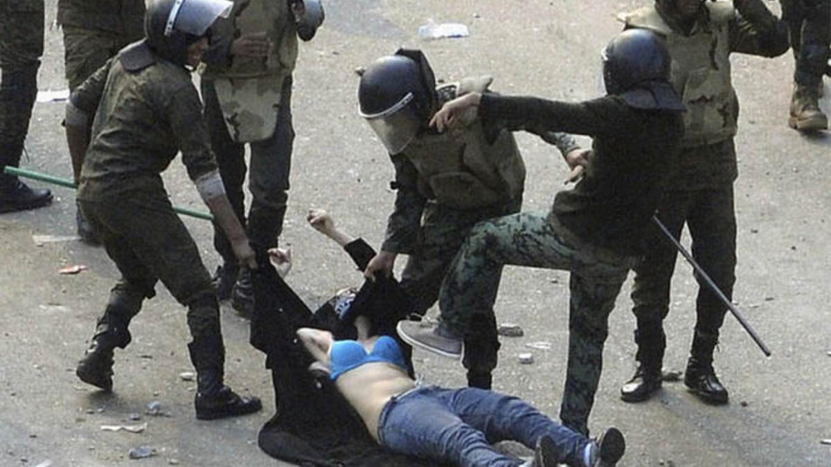 فتاة الصدرية الزرقاء في مصر