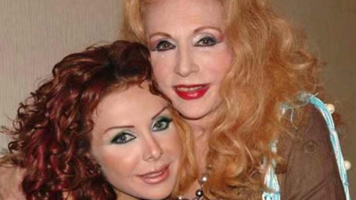 With Haifa's Sis: The region's glamor queen Sabah, also surrounds herself with other celebrities. Here supporting Rula Saad.