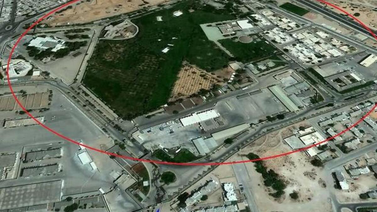 أين يختبئ القذافي أو بن لادن ليبيا كما وصفته قناة سي إن إن الأمريكية؟. يقترح البعض وجوده في دول أفريقية مجاورة وفي مجاهل الصحراء الليبية ولا يتوقع أن يقدم القذافي على الانتحار بنفسه.