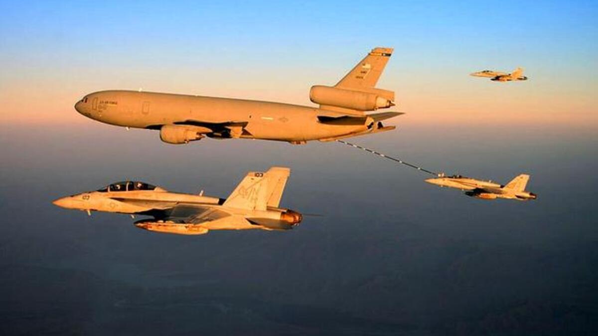 ١٧-١٩ مارس: صوت مجلس الأمن الدولي لصالح قرارا يقضي بفرض منطقة حظر جوي فوق ليبيا وبدأت القوات الفرنسية والبريطانية والأمريكية بأولى عملياتها العسكرية في ليبيا وكان مجلس الأمن قد فرض في ٢٦ فبراير تجميد الأموال والأصول الليبية وحظر السفر على القذافي.