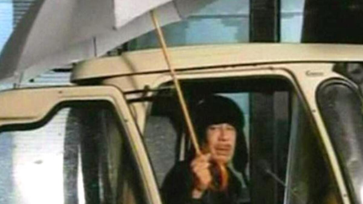 ٢٢ فبراير: الظهور العلني الأول للقذافي بعد الأحداث أو ما دعي بخطاب "التوك توك" أو "المظلة". نفى القذافي في خطابه شائعات بأنه فر خارج البلاد، وتعهد بأنه لن يغادر ليبيا وأنه "سيموت شهيداً في النهاية".