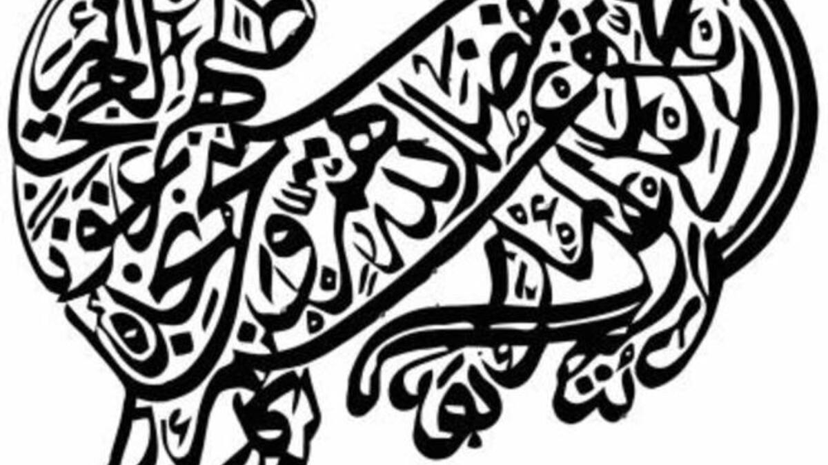 في جانب من تاريخ مكة الثقافي؛ أنكرت فرقة القرامطة وهم من الإسماعيلية  شعائر الحج ودعتها بالوثنية وكان نتيجة ذلك أن هاجم أفرادها مكة فسرقوا الحجر الأسود ودنسوا بئر زمزم في العام ٩٣٠ للميلاد.