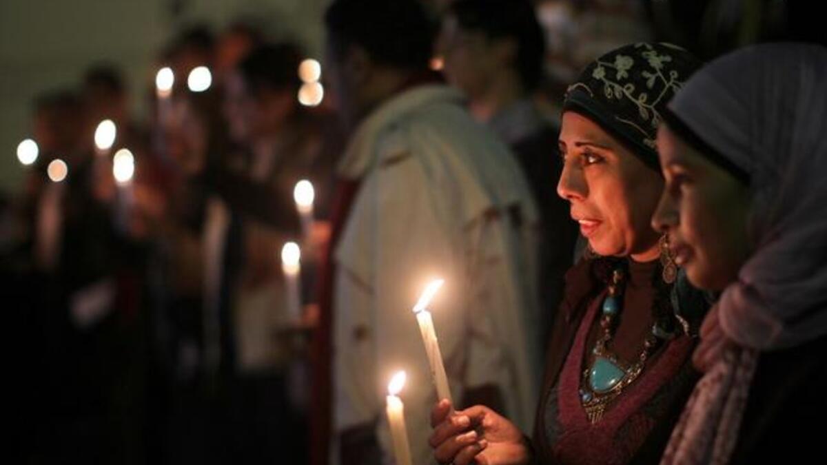 الإسكندريون يستقبلون العام الجديد 2013 بالشموع