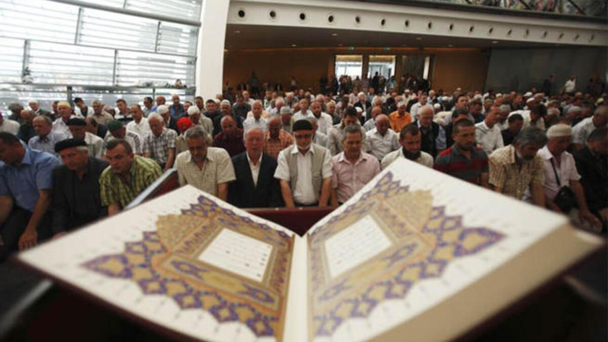 مسلمون في أحد مساجد أوروبا