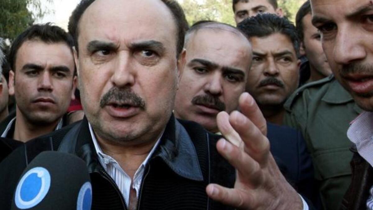 أنباء متضاربة عن انشقاق رستم غزالة