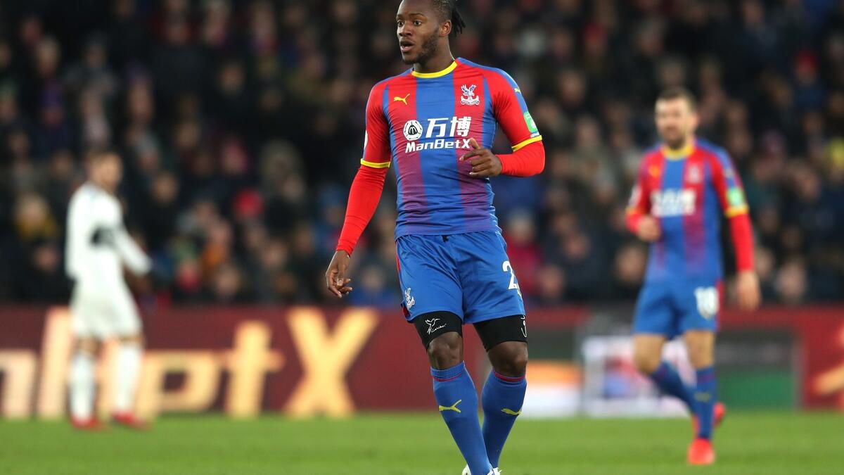 المهاجم البلجيكي ميتشي باتشواي: من تشيلسي إلى كريستال بالاس على سبيل الإعارة.