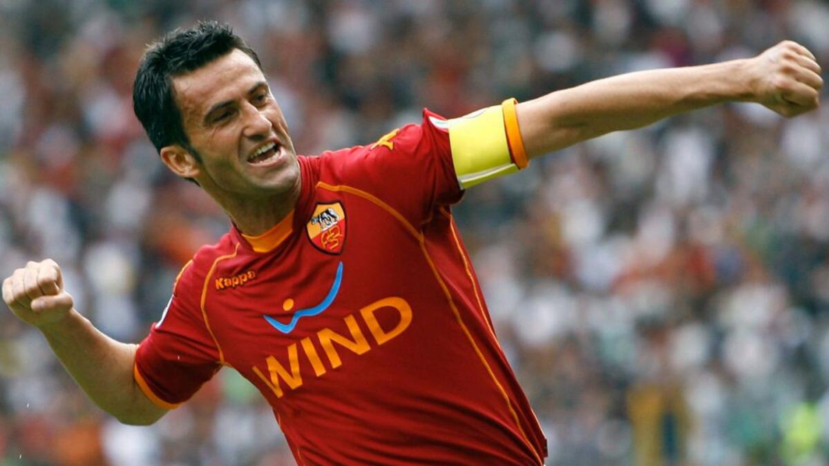 المركز الخامس: الظهير الإيطالي كريستيان بانوتشي برصيد 11 هدفاً.