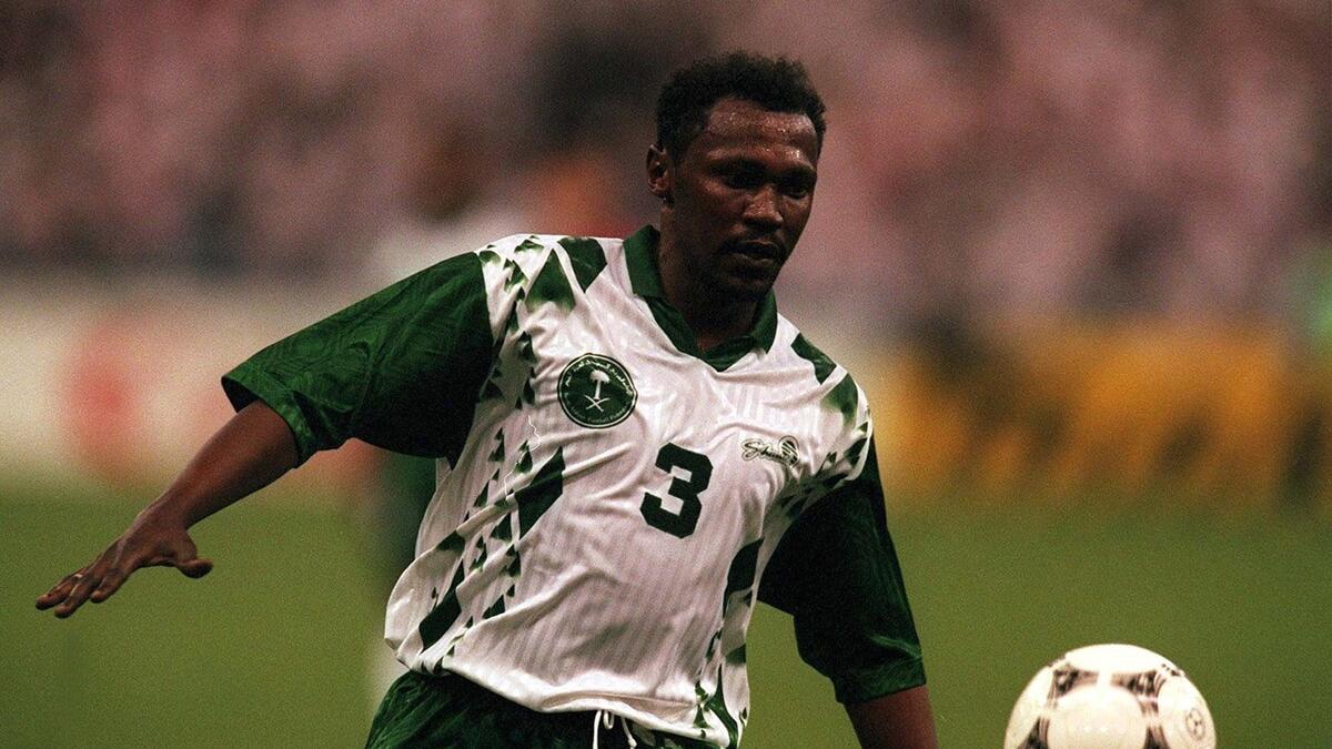 المدافع السعودي محمد الخليوي: شارك في 163 مباراة دولية ما بين عامي 1992 و2001 (8 أعوام و350 يوماً).