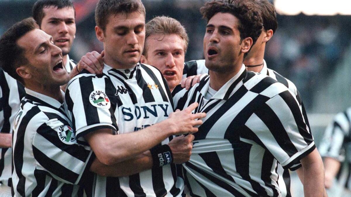 كريستيان فييري

لعب المهاجم الإيطالي السابق موسماً مع يوفنتوس (1995-1996) ثم انتقل لصفوف أتلتيكو مدريد الموسم التالي.

وتألق فييري بشكل أكبر في إسبانيا، خاض 32 مباراة مع الفريق المدريدي في مختلف البطولات مسجلاً إجمالي 22 هدف، مقارنة بـ 37 مباراة مع يوفنتوس، سجل خلالها 14 هدفاً.