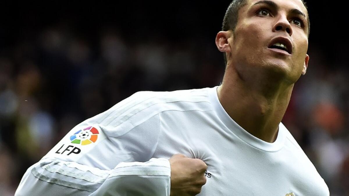 2- المهاجم البرتغالي كريستيانو رونالدو (ريال مدريد): 67.4 مليون يورو سنوياً (راتب: 32 مليون، مكافآت: 400 ألف، عوائد أخرى: 35 مليون).