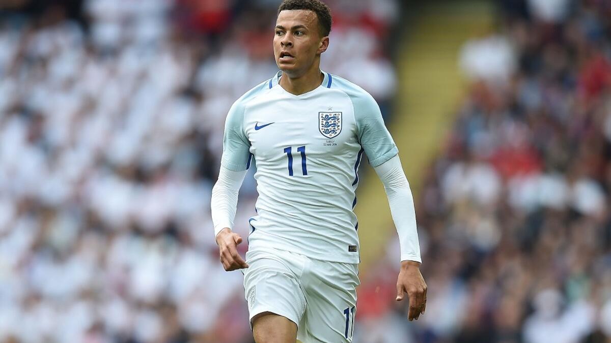 لاعب الوسط الإنجليزي ديلي آلي (20 عاماً): اختير كأفضل موهبة شابة في البريميير ليغ بعدما قدم مستويات رائعة رفقة توتنهام خلال موسمه الأول في البطولة، سيكون من المثير للاهتمام رؤية الطريقة التي سيعمل المدرب روي هودجسون وفقها لاستغلال موهبته.