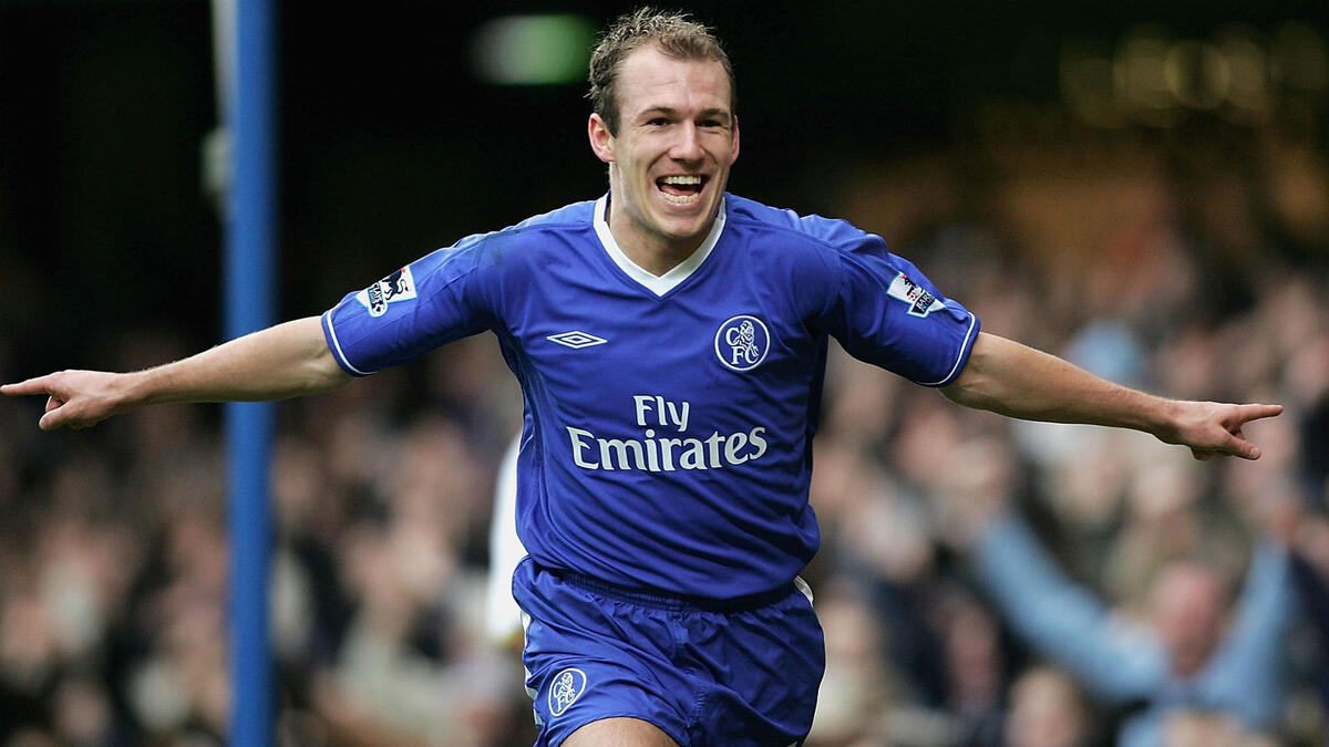 الجناح الهولندي آريين روبن: جرى التعاقد معه من آيندهوفن عام 2004 مقابل 12.1 مليون جنيه استرليني، ساهم في فوز البلوز بلقبي بريميير ليغ متتالين، قضى 3 مواسم في ستامفورد بريدج قبل أن يتم بيعه بـ 24 مليون جنيه إلى ريال مدريد.