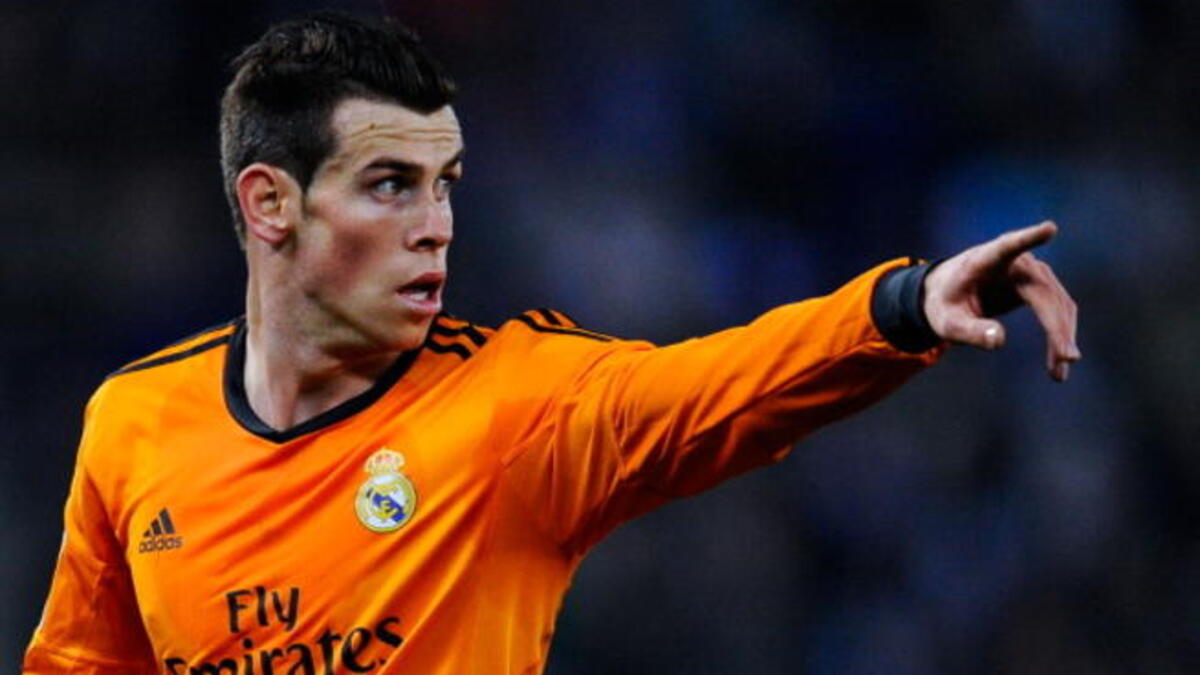 الويلزي غاريث بايل: انتقل من توتنهام لريال مدريد مقابل 80 مليون جنيه استرليني، انصب كل التركيز على الجناح الويلزي الصيف الماضي في أحد أطول المفاوضات في تاريخ سوق الانتقالات حتى انتقل صاحب الـ 24 عاماً في النهاية للريال وبات اللاعب الأغلى في التاريخ.