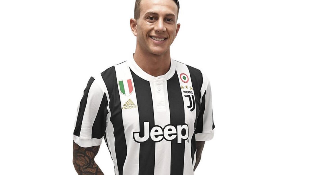 الجناح الإيطالي فيديريكو بيرنارديسكي: من فيورنتينا إلى يوفنتوس مقابل 40 مليون يورو.
