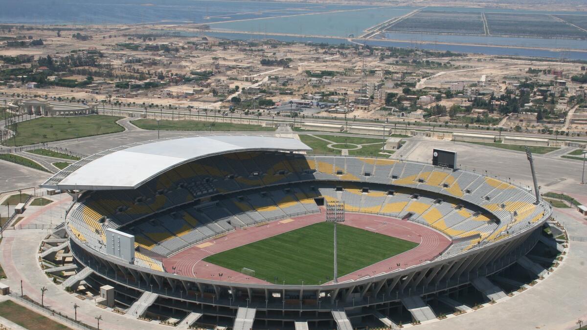 10- ملعب برج العرب في الإسكندرية (مصر) بسعة 86,000 ألف متفرجاً.