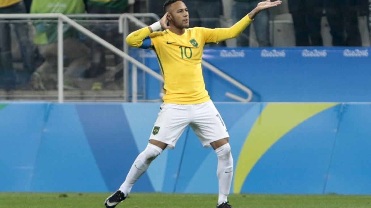 المركز الثالث: المهاجم البرازيلي نيمار (برشلونة) - مجموع المداخيل: 37.5 مليون دولار منها 14.5 كراتب سنوي.