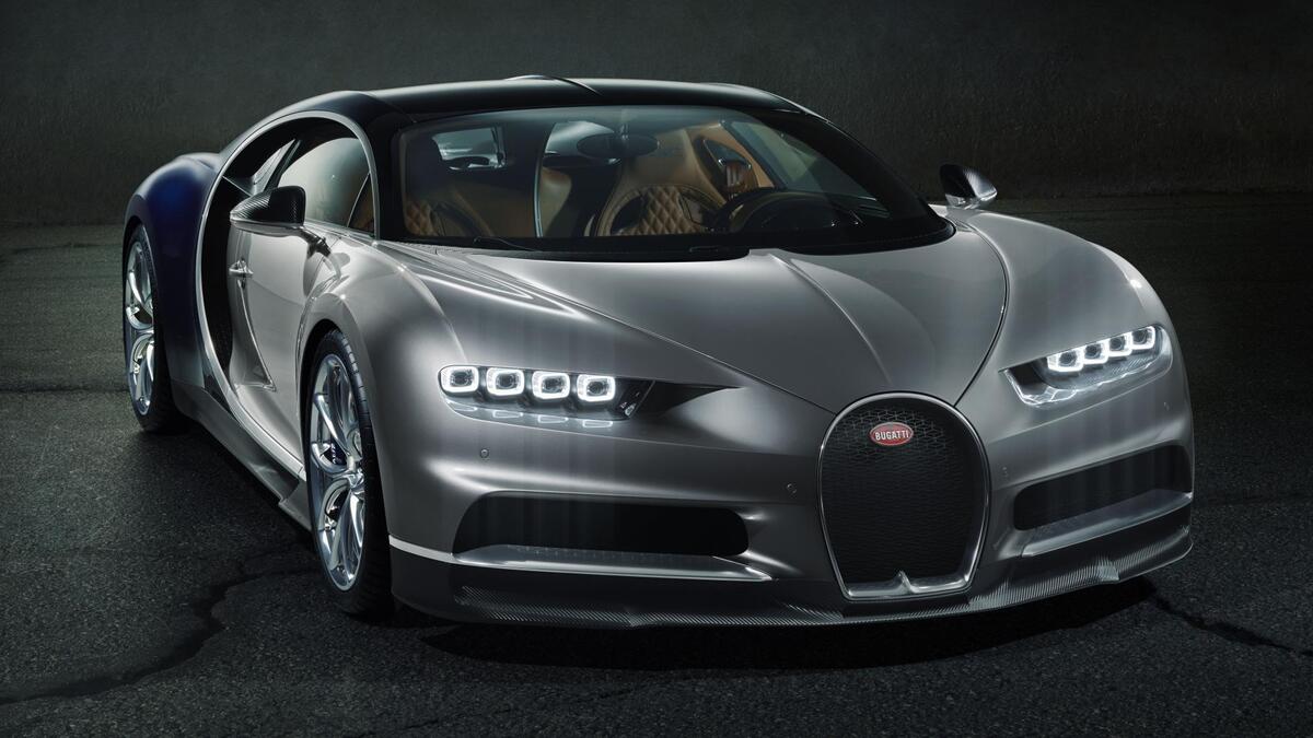 بوجاتي شيرون (Bugatti Chiron) ويبلغ سعرها قرابة 2.6 مليون دولار.