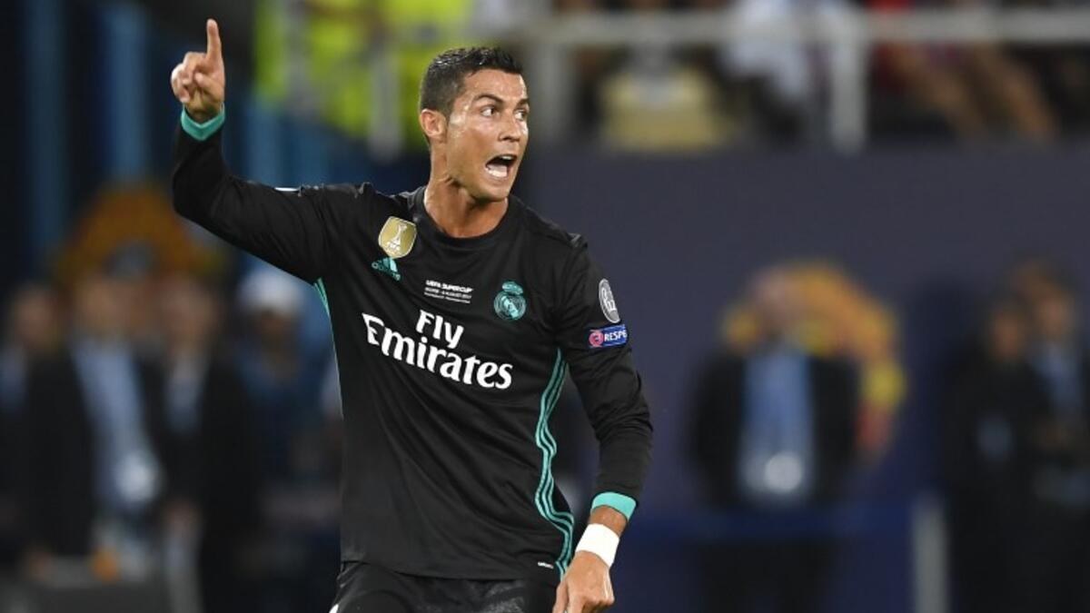 كأس السوبر الإسباني: يتمثل التحدي الأول لرونالدو بضرب البارسا في الكلاسيكو القادم لتعويض الهزيمة الرسمية الأخيرة التي كان بطلها ليونيل ميسي بهدفه القاتل الموسم الماضي، وكانت مشاركة البرتغالي لدقائق في كأس السوبر الأوروبي مهمة حتى يدخل أجواء المباريات قبل التحدي الأول.