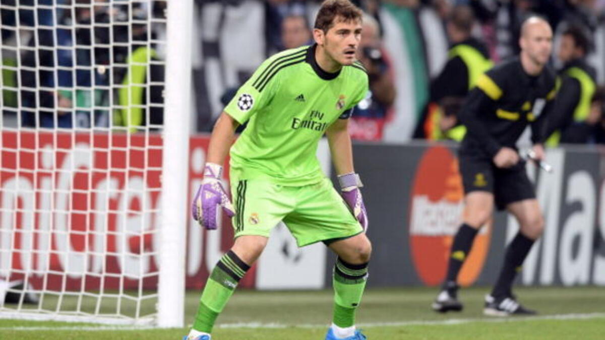الحارس الإسباني إيكر كاسياس (ريال مدريد).