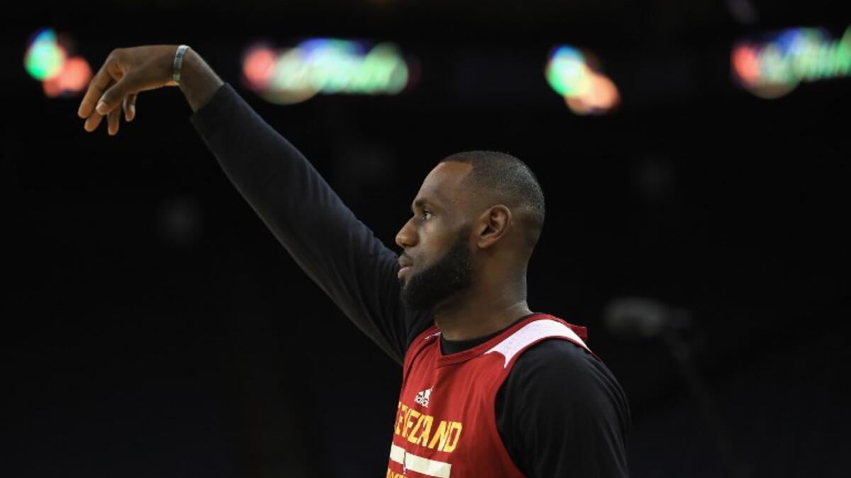 المركز الثاني: لاعب كرة السلة الأميركي ليبرون جيمس (كليفلاند كافاليرز).