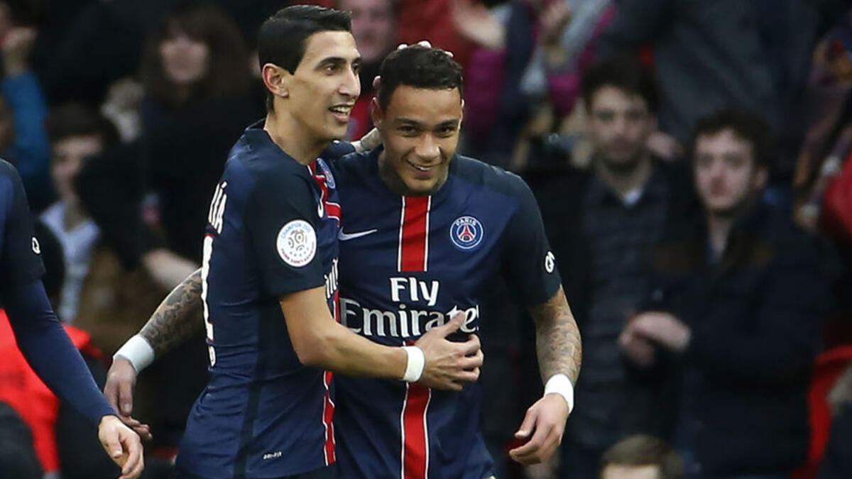 الظهير الأيمن الهولندي غريغوري فان دير فايل (باريس سان جيرمان)