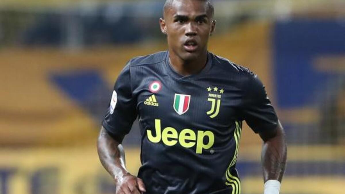 5. الجناح البرازيلي دوغلاس كوشتا (يوفنتوس) 137 مراوغة ونسبة 67%.