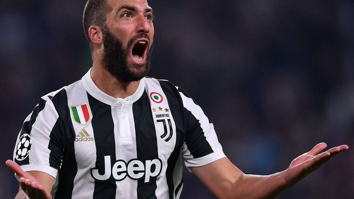 المركز العاشر: المهاجم الأرجنتيني غونزالو هيغواين (يوفنتوس) بتقييم 90