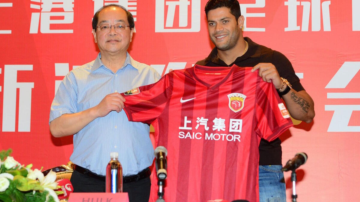 7- البرازيلي هالك (شنغهاي الصيني): 320 ألف جنيه استرليني أسبوعياً (17 مليون سنوياً).