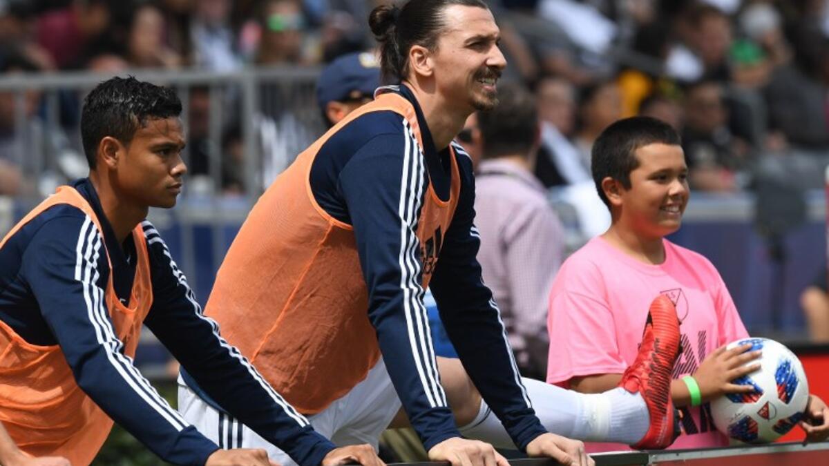 المركز السادس: المهاجم السويدي زلاتان إبراهيموفيتش: أياكس ويوفنتوس وإنتر وبرشلونة وميلان وباريس سان جيرمان ومانشستر يونايتد) بـ 31 لقباً.