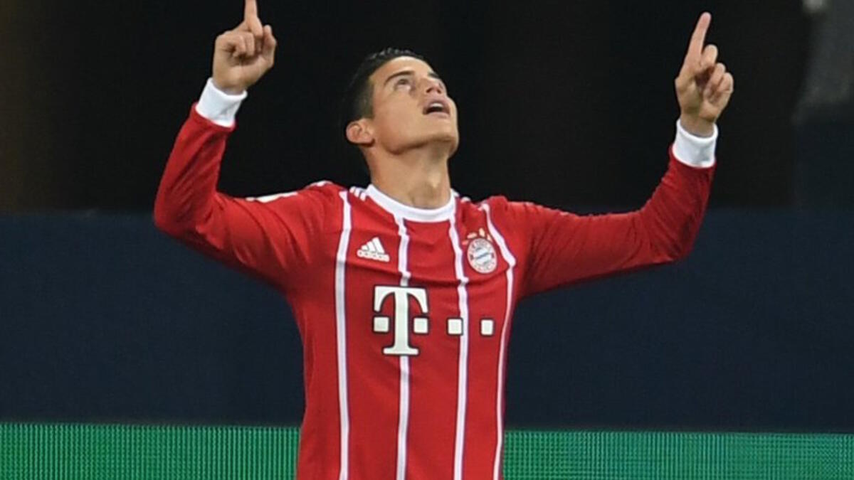 الكولومبي خاميس رودريغيز: اضطر للرحيل عن ريال مدريد صوب بايرن ميونيخ على سبيل الإعارة لموسمين نظراً لقلة الاعتماد عليه، لكنه تأقلم سريعاً مع البافاري وسجل 7 أهداف وصنع 11 هدفاً آخر ليساهم في فوز الفريق بالبوندسليغا.