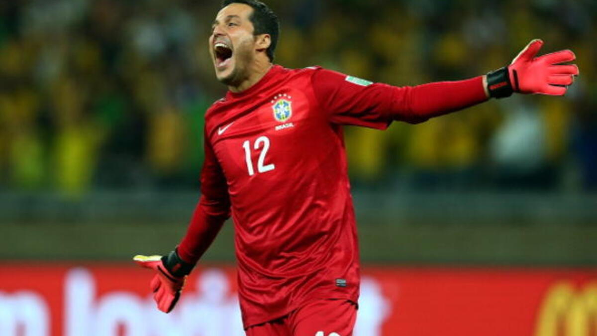 الحارس البرازيلي جوليو سيزار: بعد أن اعتقد المحللون أن مسيرته مع السيليساو قد انتهت، جدد المدرب لويز فيليبي سكولاري ثقته به ليتمكن حارس كوينز بارك رينجرز من قيادة راقصي السامبا للفوز بكأس القارات الصيف الماضي.