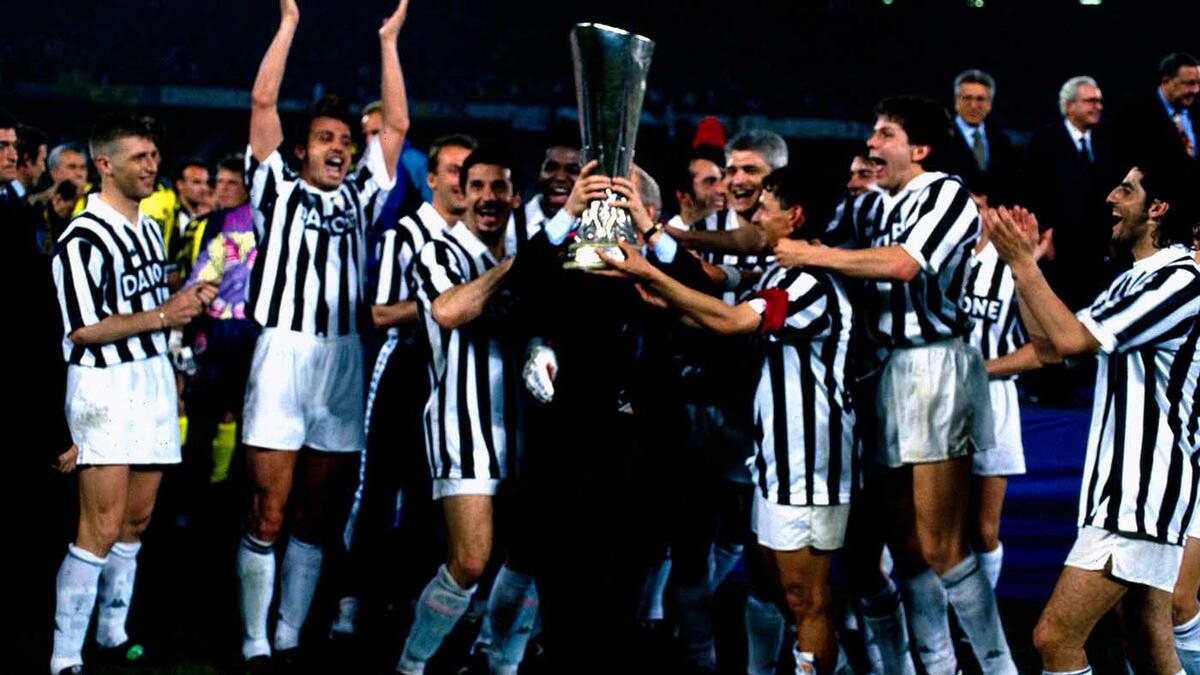 يوفنتوس الإيطالي: فاز باللقب 3 مرات أعوام 1977 و 1990 و 1993، وحل ثانياً عام 1995.