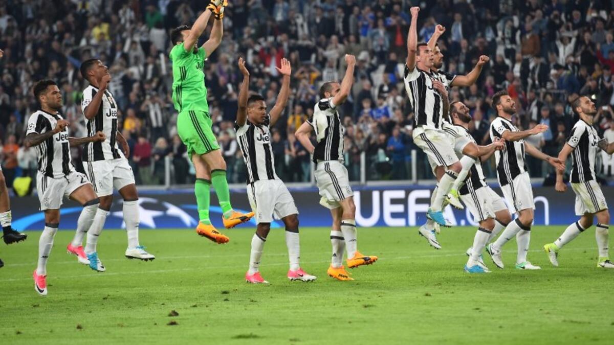 يوفنتوس 3-0 برشلونة: أكد الفائز علو كعبه كونه لم يخسر على ملعبه يوفنتوس آرينا في آخر 18 مباراة خاضها على أرضيته ضمن دوري الأبطال (فاز في 11 و تعادل في 7)، وتعود آخر خسارة له عليه أمام بايرن ميونيخ في أبريل من عام 2013 بنتيجة (0-2).