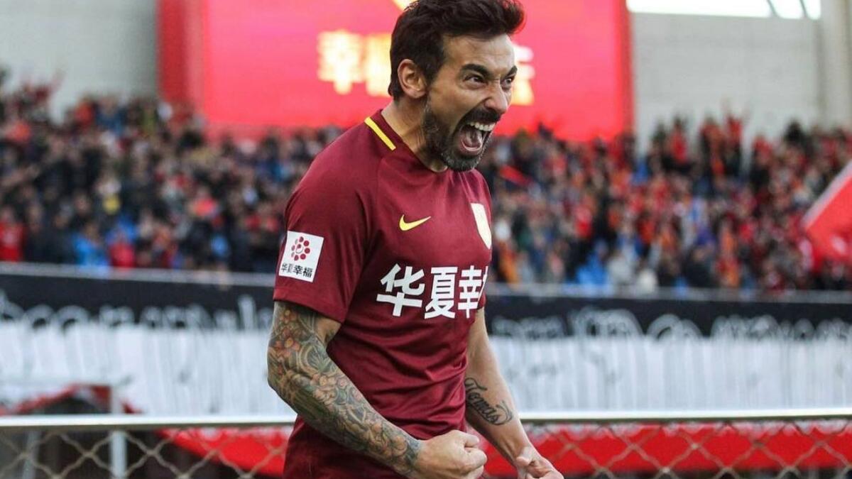 المركز التاسع: الأرجنتيني إيزيكييل لافيتزي مهاجم هيباي فورتشن بـ 28.3 مليون يورو