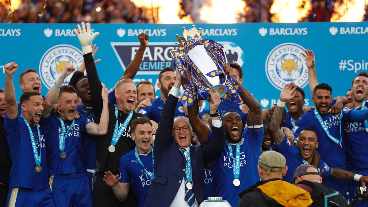 فوز ليستر سيتي بلقب الدوري الإنجليزي الممتاز للمرة الأولى في تاريخه بجمعه 81 نقطة خلال 38 مباراة.