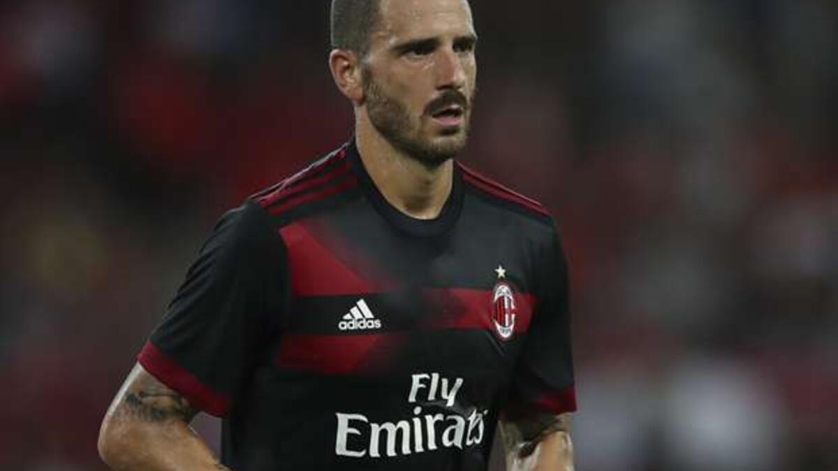 متوسط الدفاع: الإيطالي ليوناردو بونوتشي (يوفنتوس سابقاً وميلان حالياً)