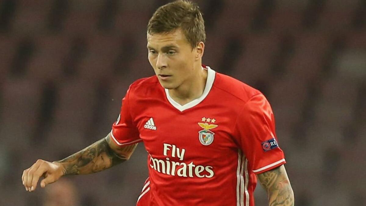 المركز الرابع: المدافع السويدي فيكتور لينديلوف من بنفيكا صيف عام 2017 مقابل 40 مليون جنيه استرليني.